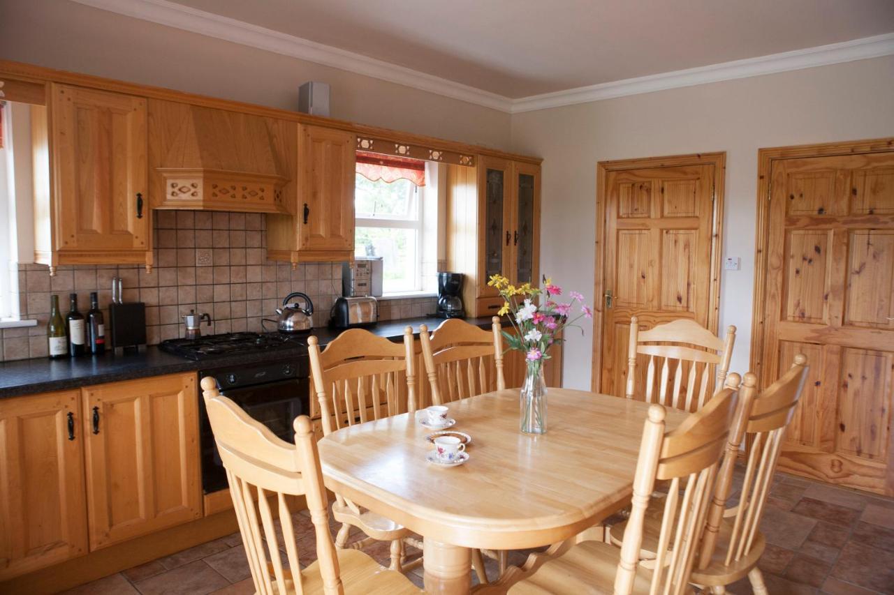 Inviting 4-Bed House In Strokestown Villa Luaran gambar