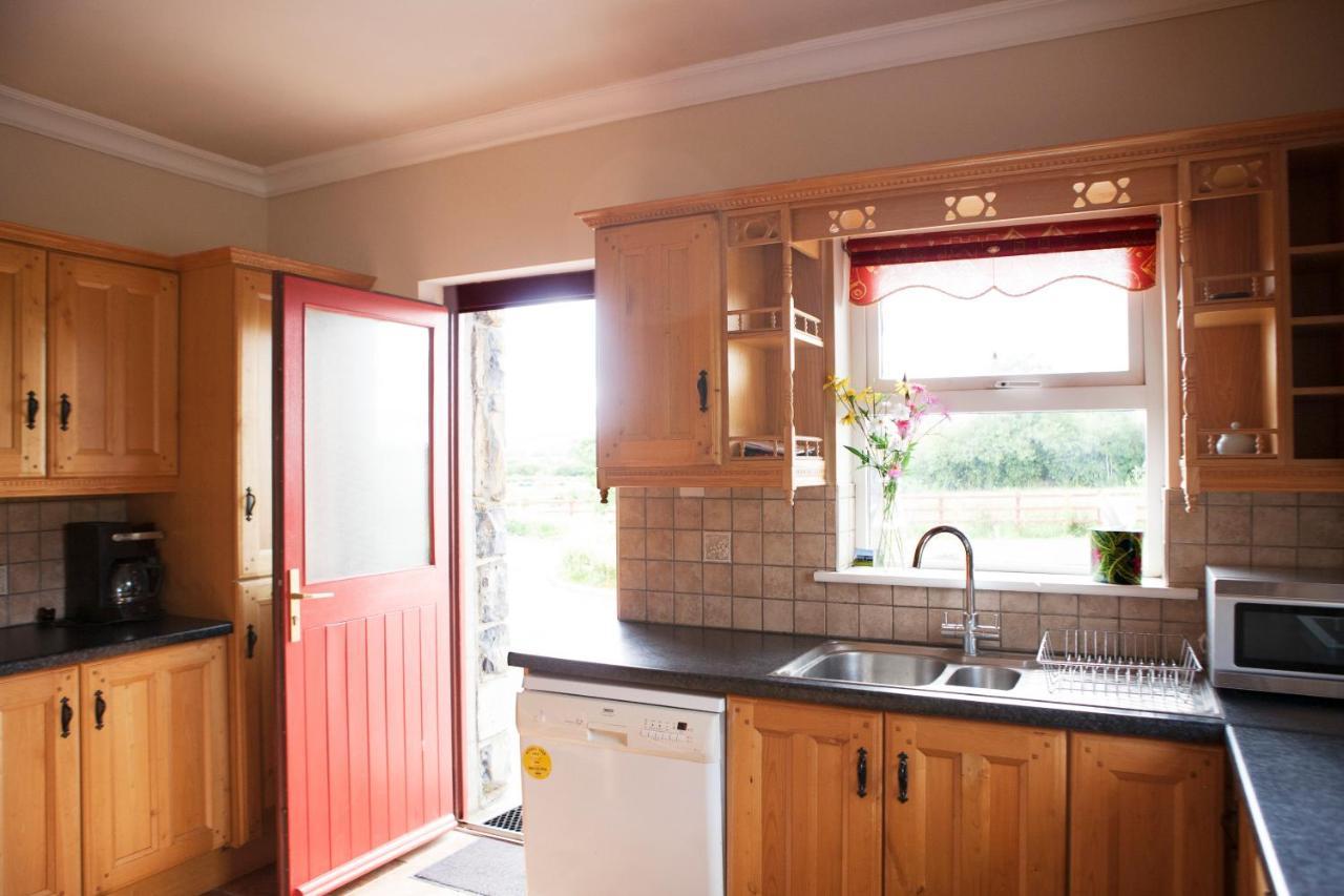 Inviting 4-Bed House In Strokestown Villa Luaran gambar