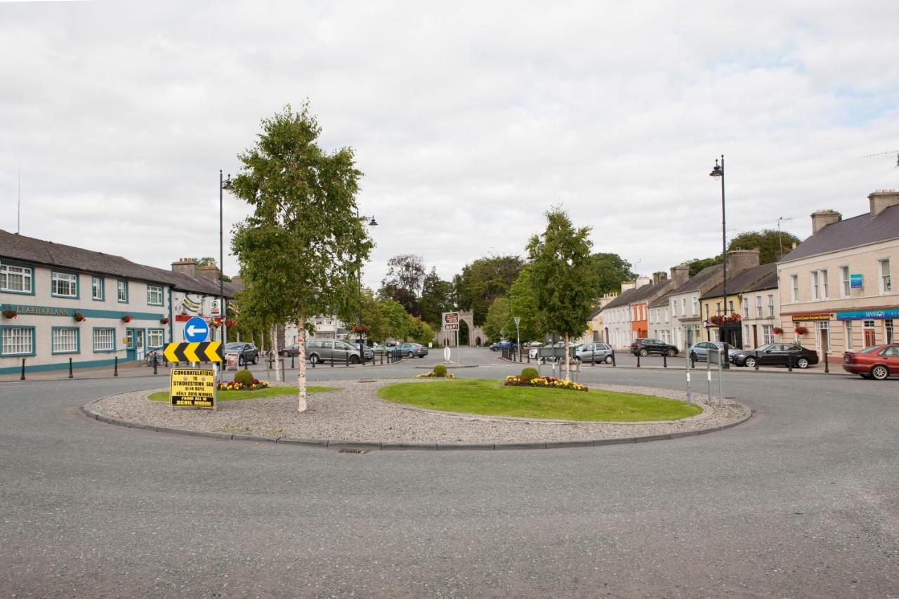 Inviting 4-Bed House In Strokestown Villa Luaran gambar