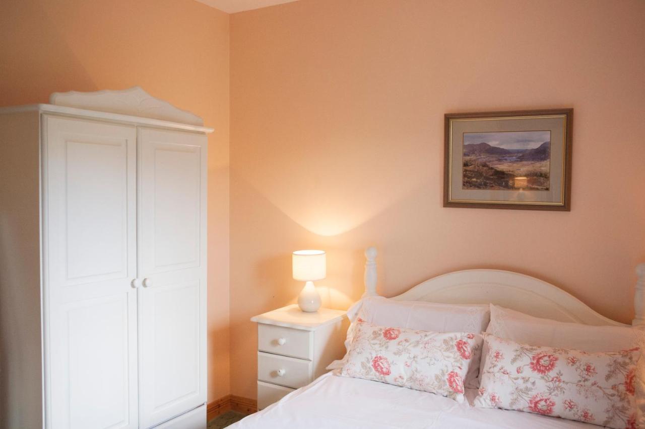 Inviting 4-Bed House In Strokestown Villa Luaran gambar