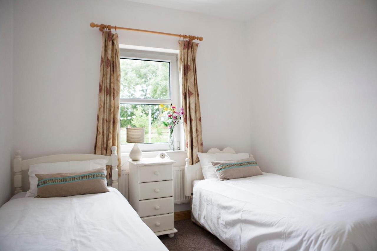 Inviting 4-Bed House In Strokestown Villa Luaran gambar